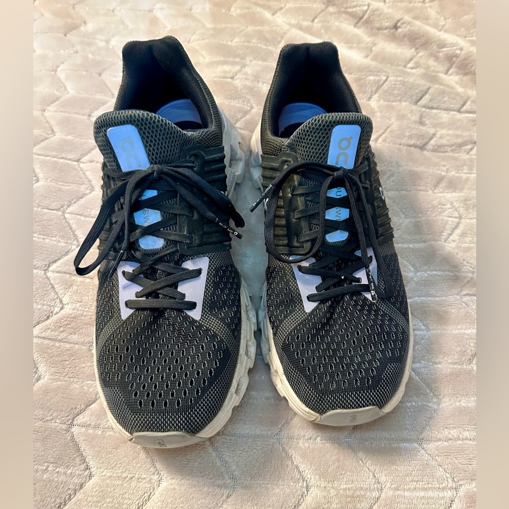 ON Women’s Cloudswift, Black Running Shoes, Size 9 - Picture 2 of 6